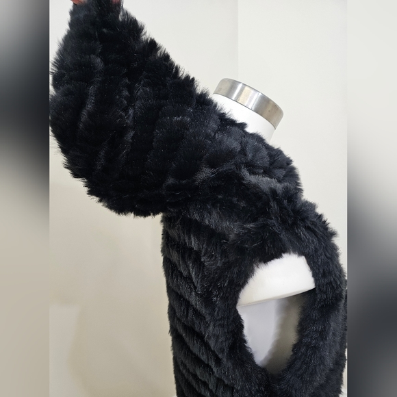Black Saks Fifth Avenue Fur Vest M/L - Picture 7 of 11